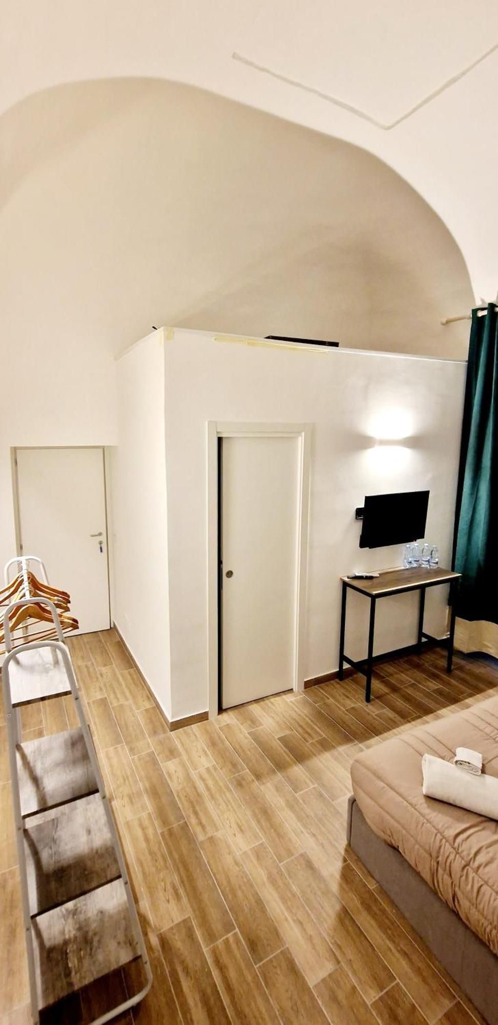 Tribunali Platamon Neapel Rum bild